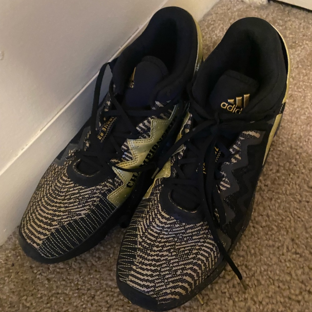 Donovan Mitchell basketball shoes